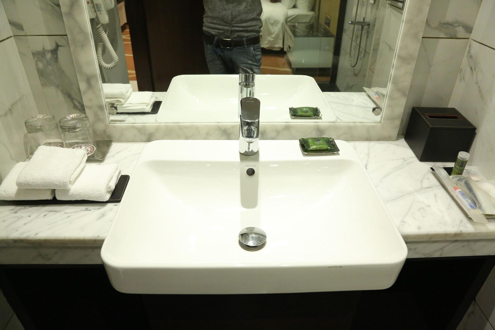 Radisson Lucknow City Center Ngoại thất bức ảnh