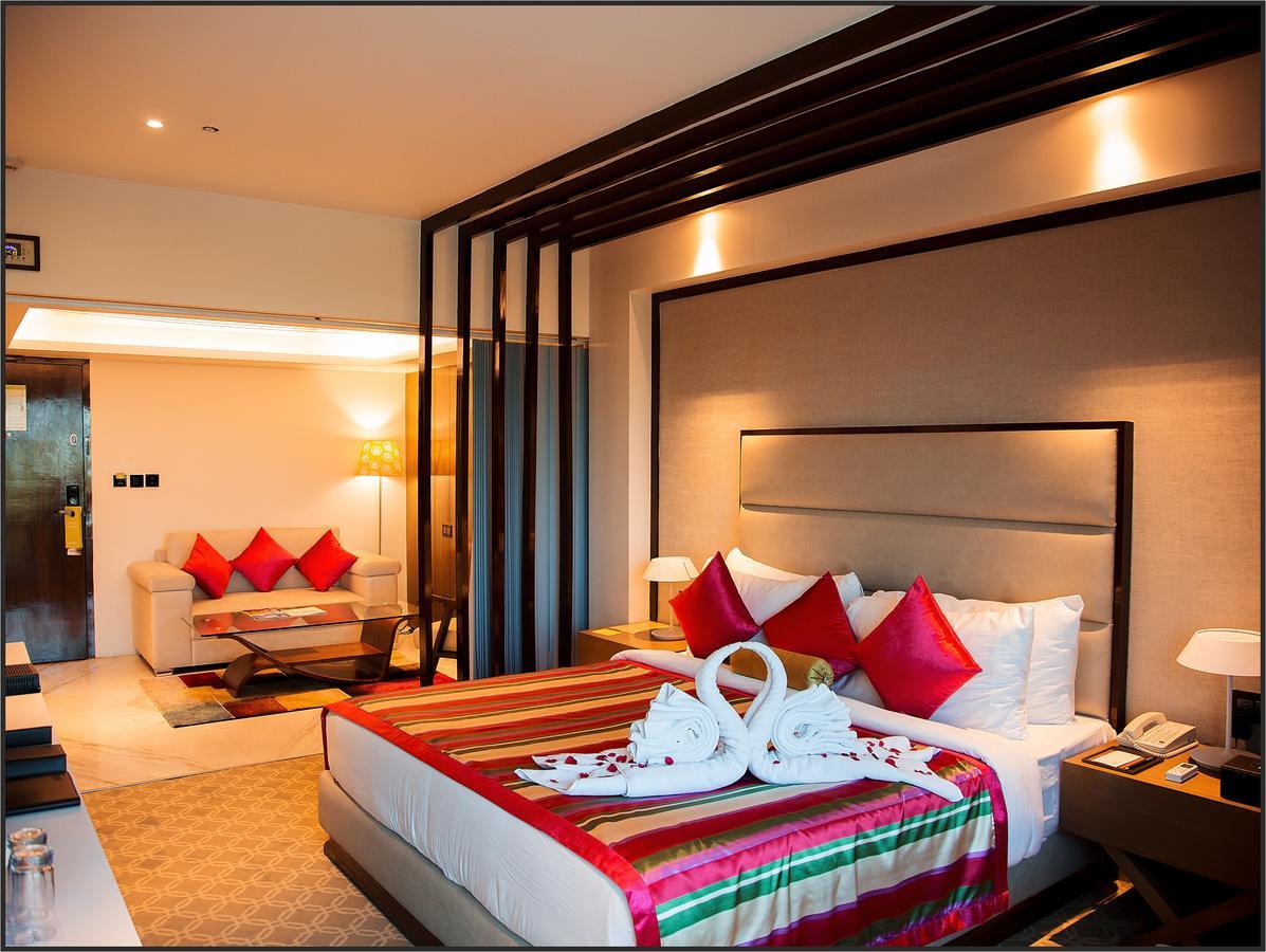 Radisson Lucknow City Center Ngoại thất bức ảnh